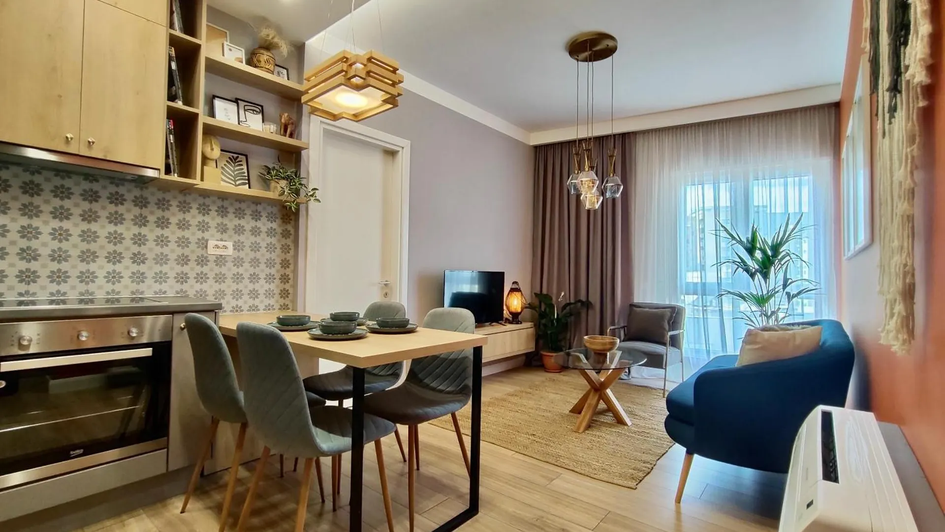 Tirana Premium Apartment With Parking 0*,